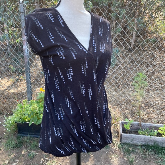 Apt. 9 Blouse Cap Sleeve, V-Neck Faux Wrap Top Sz. Medium - EUC!! - Picture 3 of 7